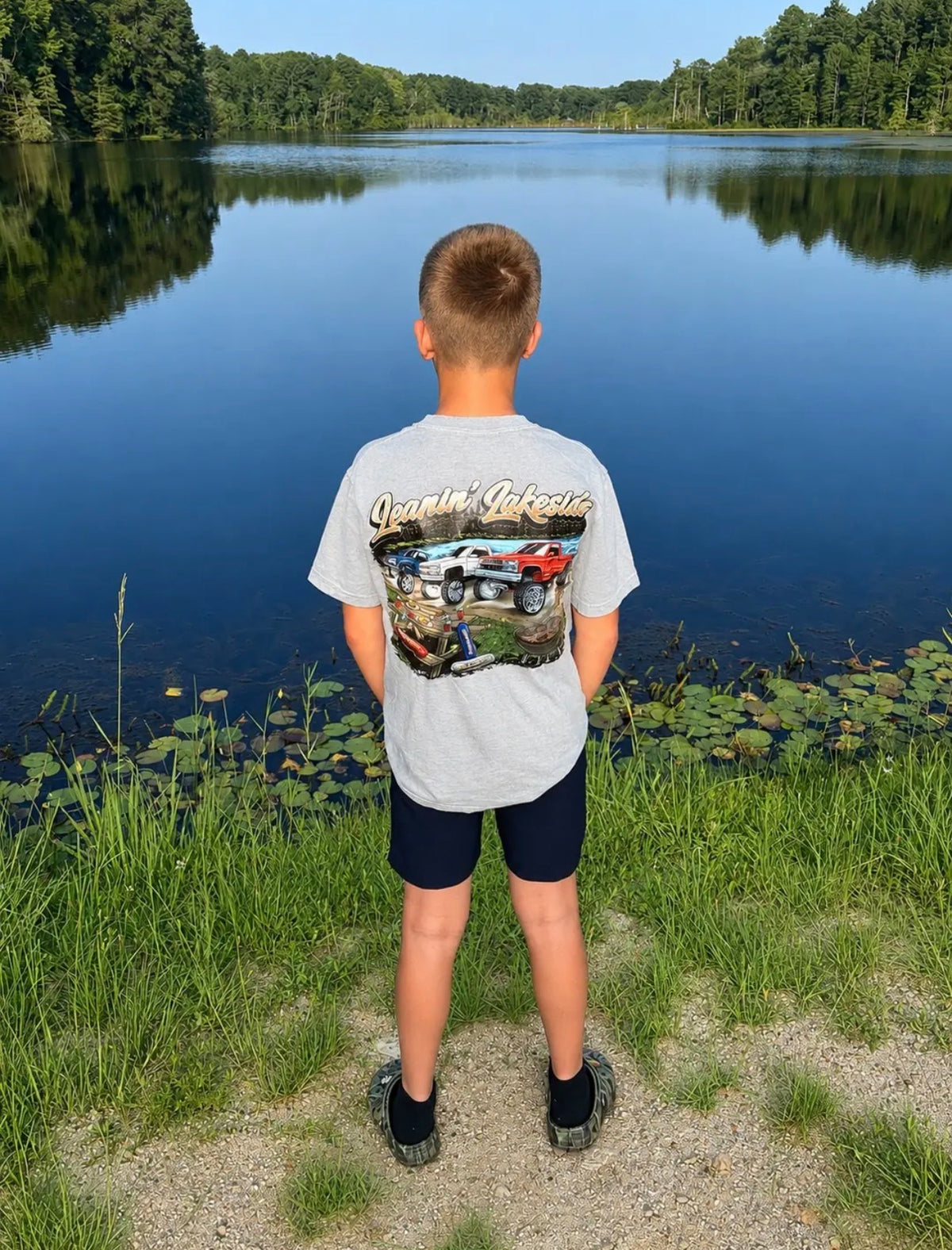 Leanin’ Lakeside tee